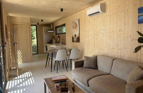 Verneix Cottage | Lodge with pets, aircon - 6 guests