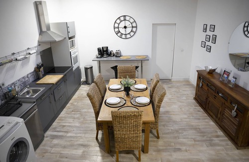 Douai Apartment | Loft Chaleureux en Face du Beffroi - Centre-ville Parkings Gratuits à Proximité