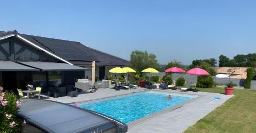 Montalzat Apartment | Loft Grand Confort Avec Piscine