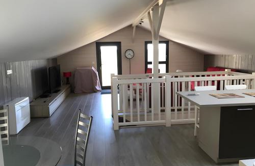 Montalzat Apartment | Loft Grand Confort Avec Piscine