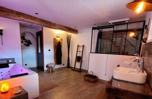 Magnieu House | Loft Romantique Insolite avec Balnéo
