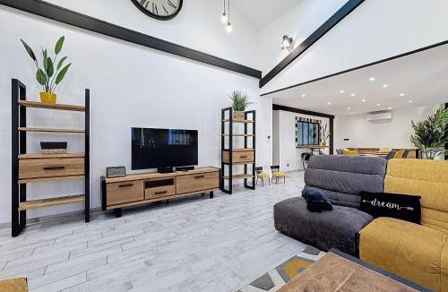 Montlucon Apartment | LOFT SPA SAUNA 10 personnes Centre ville