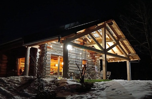 Les Chalesmes Ski Chalet | Log cabin with sheltered terrace, pets welcome