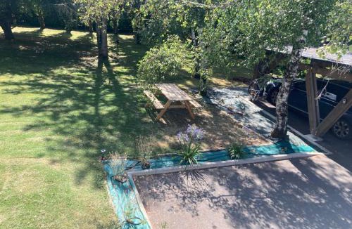 Saint-Eloy-de-Gy House | Logement avec 2 chambres pour 5 personnes maxi