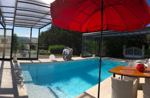 Estivareilles Apartment | logement avec vue panoramique SPA sauna et la piscine chauffée de début avril à fin octobre
