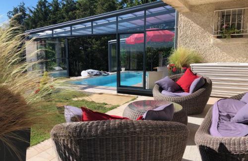 Estivareilles Apartment | logement avec vue panoramique SPA sauna et la piscine chauffée de début avril à fin octobre