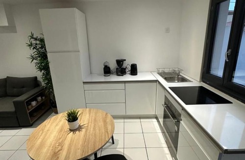 Pont-du-Chateau Apartment | Logement cosy avec balcon