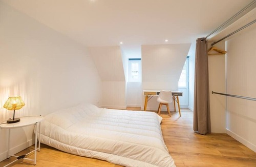 Guingamp Apartment | Logement D'exception : 6 Chambres et Babyfoot