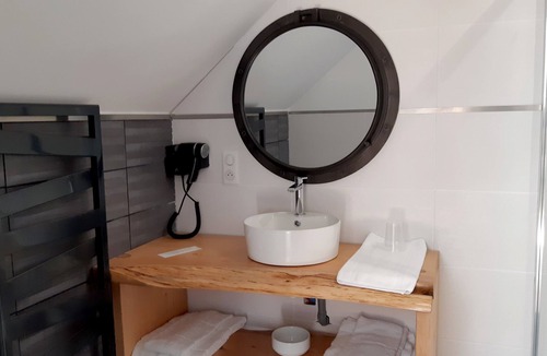 Inguiniel Hotel | Logis Auberge de Pont Calleck