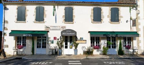 Villandraut Hotel | Logis Auberge La Cremaillere