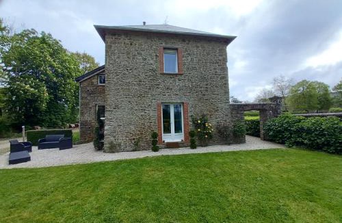 Saint-Jean-des-Essartiers House | Logis du Château de Brecy