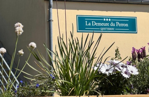 Quettehou Hotel | Logis Hôtel La Demeure du Perron