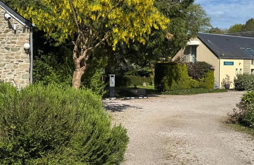 Quettehou Hotel | Logis Hôtel La Demeure du Perron