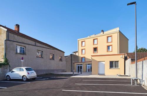 Puy-Guillaume Hotel | Logis Hôtel Larivaut, Puy-Guillaume