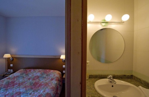 Yssingeaux Hotel | Logis Hôtel Le Cygne