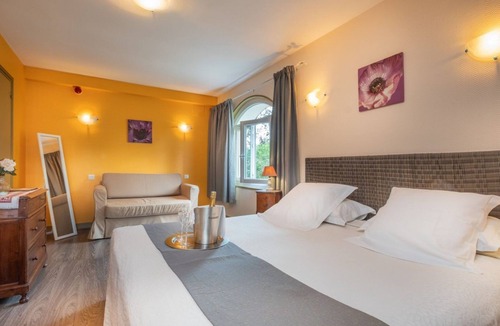 Pouilly-sur-Loire Hotel | Logis Hôtel Le Coq Hardi
