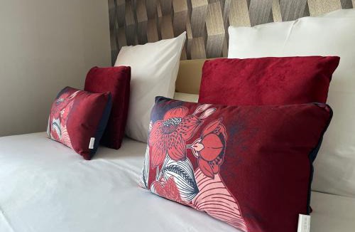 Sceaux-sur-Huisne Hotel | Logis hôtel Les Confins du perche