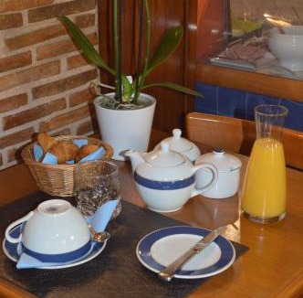 Sille-le-Guillaume Hotel | Logis Hôtel & Restaurant - Le Bretagne