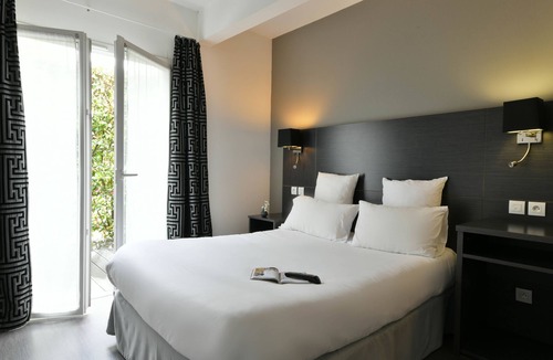 Cambo-les-Bains Hotel | Logis Hôtel & Restaurant La Villa Bleue
