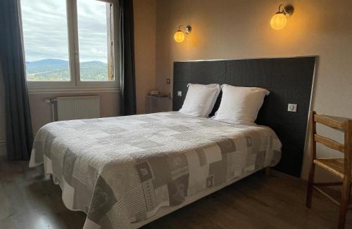 Noiretable Hotel | Logis Hotel Au Rendez-vous des Chasseurs