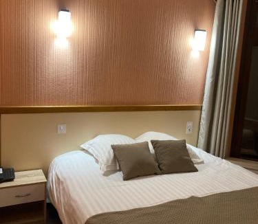 Le Malzieu-Ville Hotel | Logis Hotel Restaurant des Voyageurs
