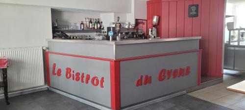 Yssingeaux Hotel | Logis Hotel Restaurant Le Cygne
