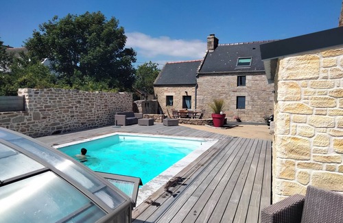 Poulgoazec House | Longère Avec Piscine Privée Pour 10 Personnes