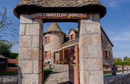 Aumont-Aubrac House | Lou Chastelou Odheteo, à Aumont Aubrac