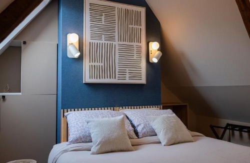 Malestroit Apartment | Love room Bali - jacuzzi & cinéma privé - Bretagne
