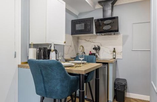 Cebazat Apartment | Love Room Loft - Lady Violet Bridgetown Spa Balnéo