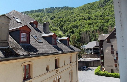 Bagneres-de-Luchon Apartment | Lovely 2BR Apartment for 7 with Wi-Fi and Parking in Luchon