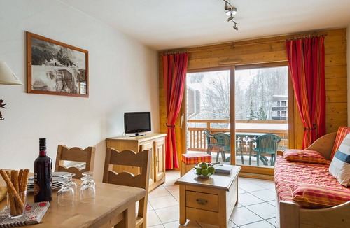 Chantemerle Apartment | Lovely apartment for 6 guests with WIFI, pool, TV, terrace and pets allowed