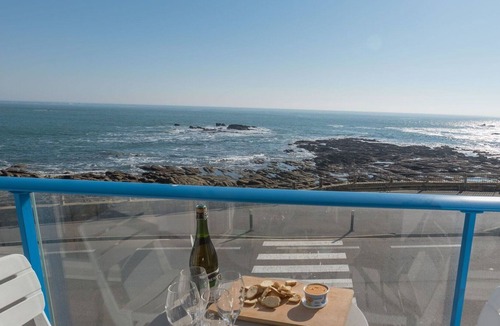 Morbihan Apartment | Lovely apartment for 4 guests with WIFI, TV and balcony