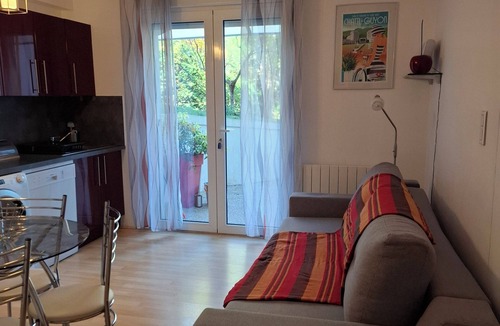 Chatel-Guyon Apartment | Lovely, cosy T1 apartment, quiet location near town center Garden, parking