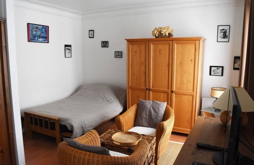 Montmartre Apartment | Lovely Holiday Studio in Montmartre