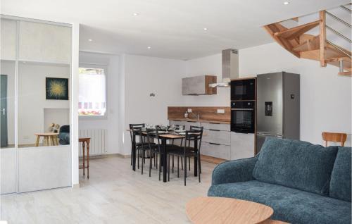 Canihuel House | Lovely Home In Canihuel With Heated Swimming Pool