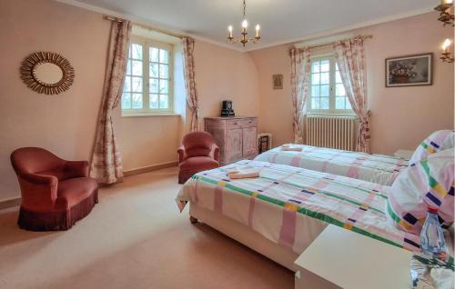 Plelan-le-Petit House | Lovely Home In Plélan-Le-Petit With Wifi
