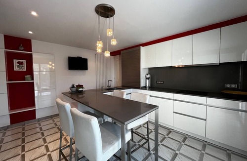 Saint-Jean-de-Luz Villa | Lovely House with Pool near Erromardie Beach in Saint-Jean-de-Luz