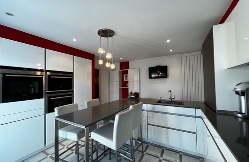 Saint-Jean-de-Luz Villa | Lovely House with Pool near Erromardie Beach in Saint-Jean-de-Luz