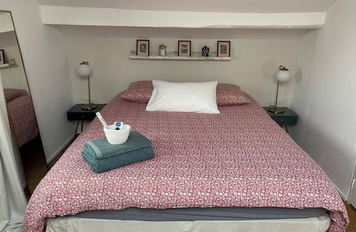 Lagny-sur-Marne Bed & Breakfast | Lovely single room in house with garden.
