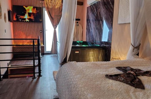 La Mure Apartment | Loveroom Romantique avec Spa et Secret Room - A proximité des Lacs - La Mure