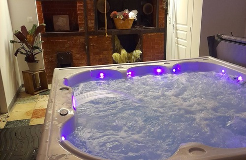 Saint-Marcouf House | Lovers' Weekend with Jacuzzi. In the heart of the Cotentin region in Manche.