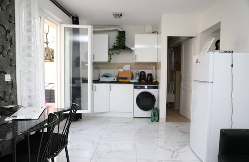 Le Bourget Apartment | Lux Black&White 15 Min To Paris & CDG