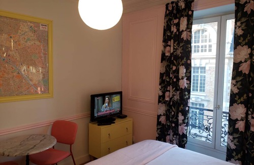Jardin des plantes Apartment | Luxembourg Garden Studio - Cozy Aldaro