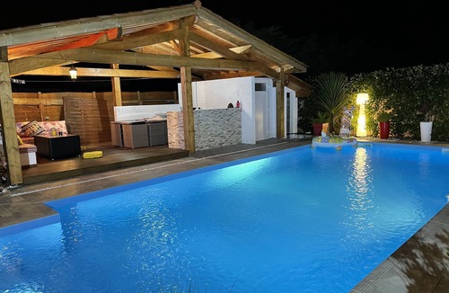 Saint-Martin-de-Seignanx Villa | Luxurious villa with a heated pool