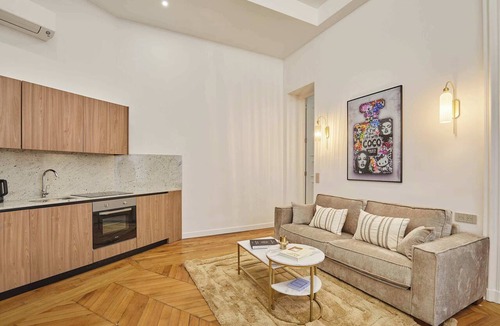 L'Europe Apartment | Luxurious AC apartment Saint Honoré