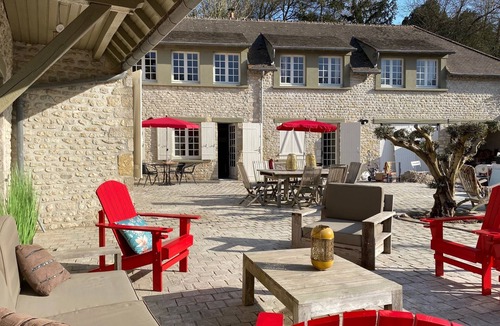 Yevre-le-Chatel Villa | Luxurious residence swimming pool sauna pétanque billiards in magnificent listed village.