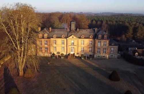 Lombron House | Luxury 5-star chateau bed and breakfast with private pool, services and housekeeping staff