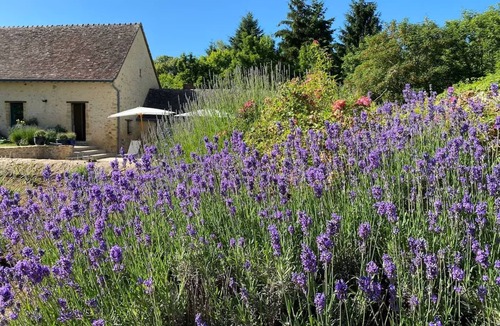 Lombron House | Luxury 5-star chateau bed and breakfast with private pool, services and housekeeping staff