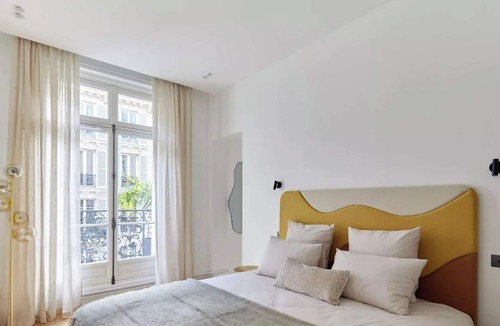L'Europe Apartment | Luxury Apartment 4 BD, Parc Monceau